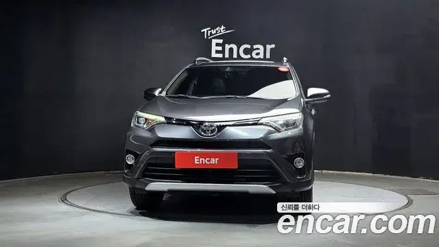 Toyota RAV4 2018 — Photo 3/20