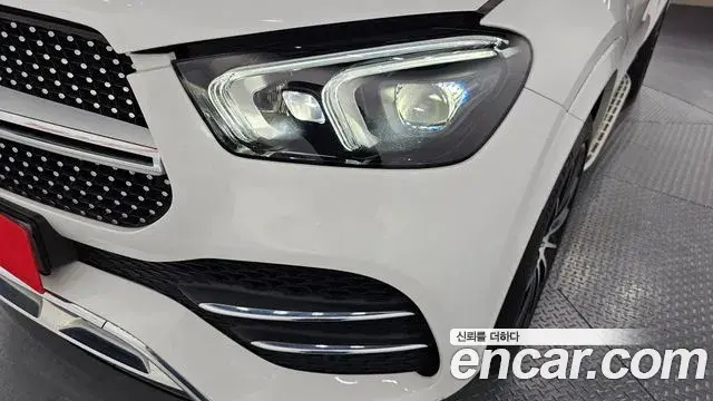Mercedes-Benz GLE-Class 2023 — Şəkil 29/32