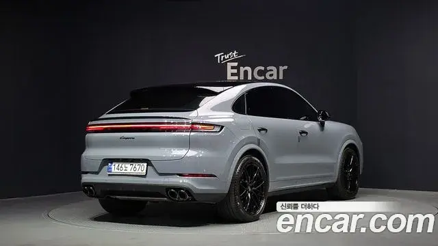 Porsche Cayenne 2023 — Photo 27/32