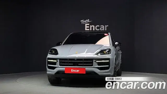 Porsche Cayenne 2023 — Photo 1/32