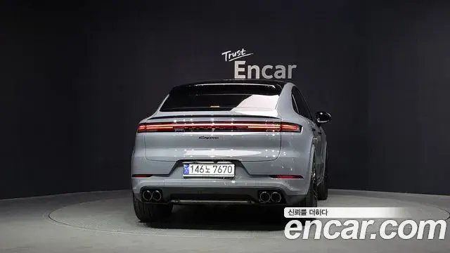 Porsche Cayenne 2023 — Photo 12/32