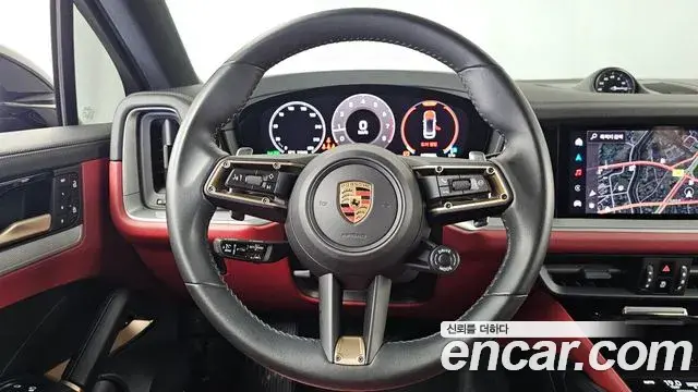 Porsche Cayenne 2023 — Photo 16/32