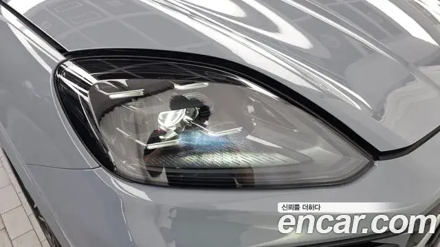 Porsche Cayenne 2023 — Photo 31/32