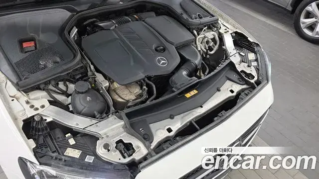 Mercedes-Benz E-Class 2020 — Şəkil 31/33