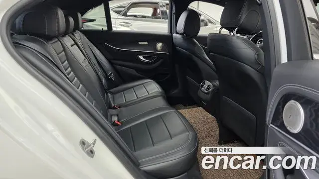 Mercedes-Benz E-Class 2020 — Şəkil 26/33
