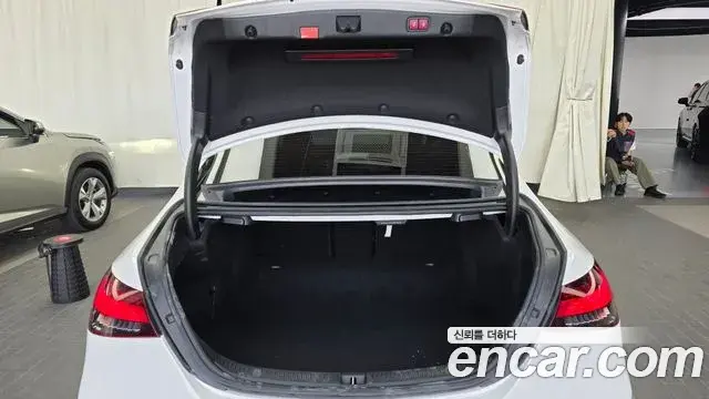 Mercedes-Benz E-Class 2020 — Şəkil 22/33