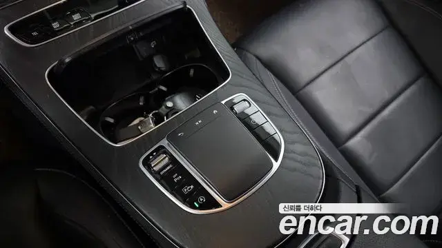 Mercedes-Benz E-Class 2020 — Şəkil 29/33