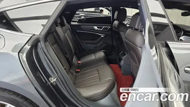 Audi A7 2021 — Фото 12/20