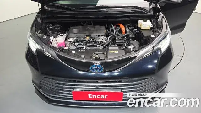 Toyota Sienna 2021 — ფოტო 2/34