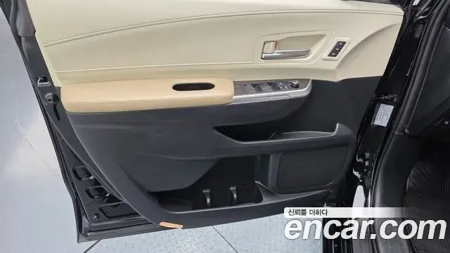 Toyota Sienna 2021 — ფოტო 22/34
