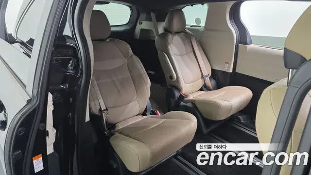 Toyota Sienna 2021 — ფოტო 19/34