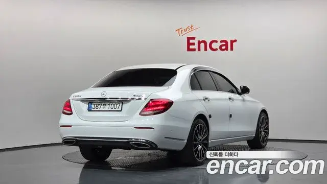 Mercedes-Benz E-Class 2018 — Şəkil 8/35