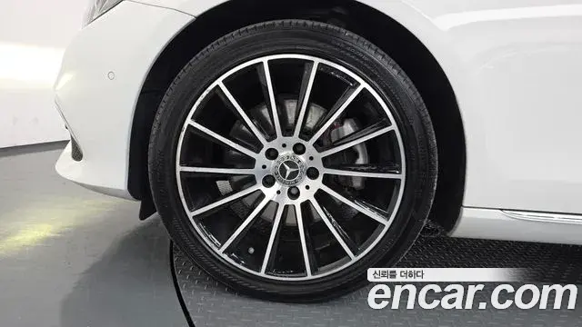 Mercedes-Benz E-Class 2018 — Şəkil 22/35