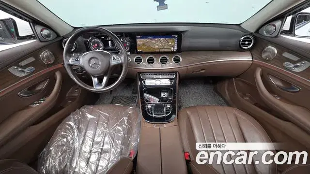 Mercedes-Benz E-Class 2018 — Şəkil 17/35