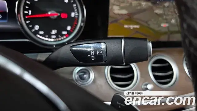 Mercedes-Benz E-Class 2018 — Şəkil 15/35