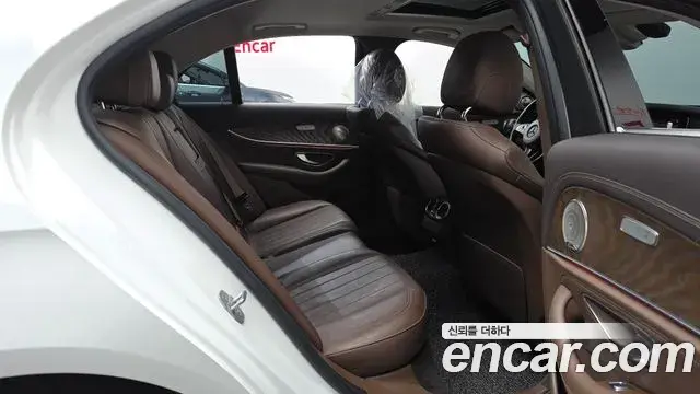 Mercedes-Benz E-Class 2018 — Şəkil 14/35