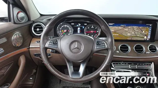 Mercedes-Benz E-Class 2018 — Şəkil 29/35