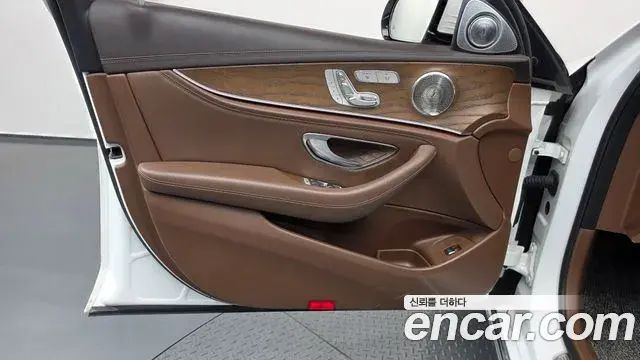 Mercedes-Benz E-Class 2018 — Şəkil 18/35