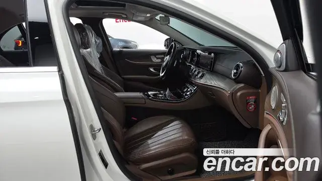 Mercedes-Benz E-Class 2018 — Şəkil 21/35