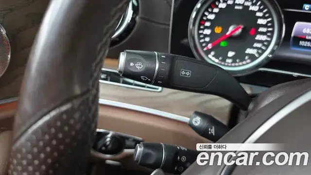 Mercedes-Benz E-Class 2018 — Şəkil 35/35