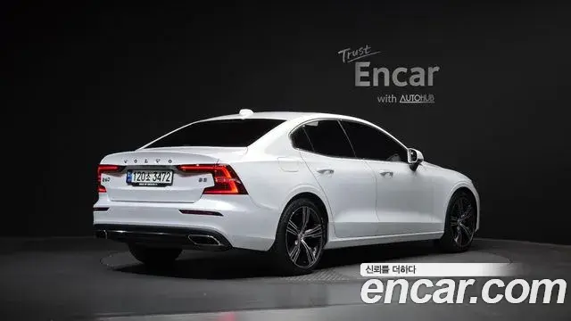 Volvo S60 2021 — Фото 2/20