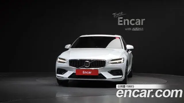 Volvo S60 2021 — Фото 3/20