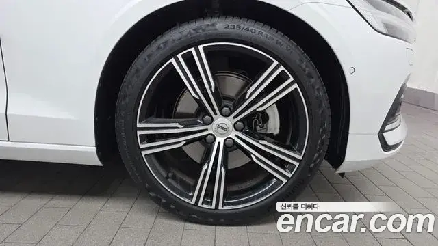 Volvo S60 2021 — Photo 22/32