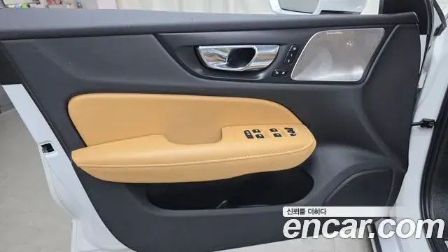 Volvo S60 2021 — Photo 26/32