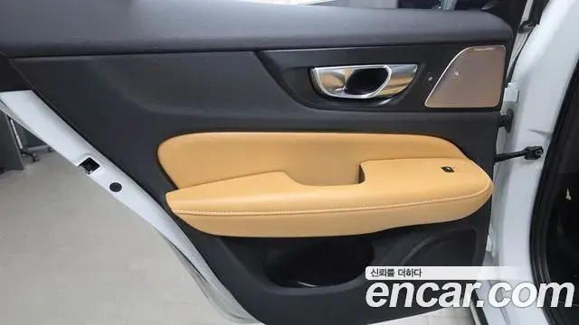 Volvo S60 2021 — Photo 18/32