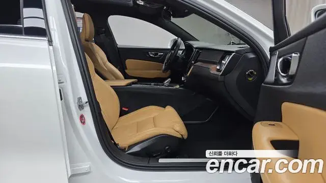 Volvo S60 2021 — Photo 14/32
