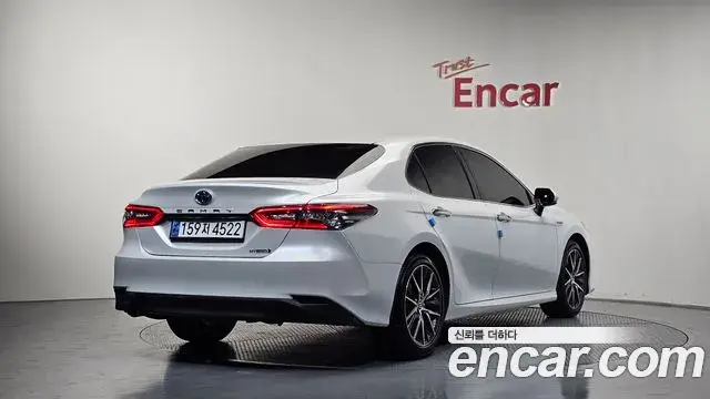 Toyota Camry 2024 — Şəkil 2/32