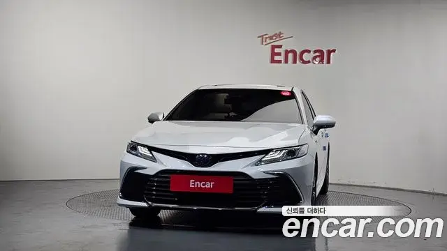 Toyota Camry 2024 — Şəkil 12/32