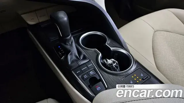 Toyota Camry 2024 — Şəkil 9/32