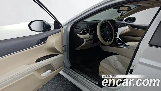 Toyota Camry 2024 — Şəkil 26/32