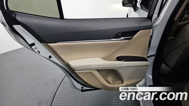 Toyota Camry 2024 — Şəkil 29/32