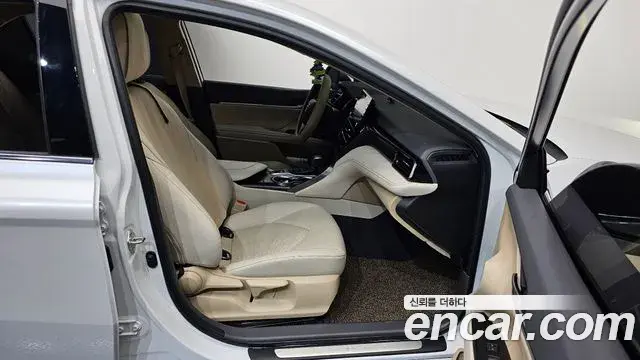 Toyota Camry 2024 — Şəkil 23/32
