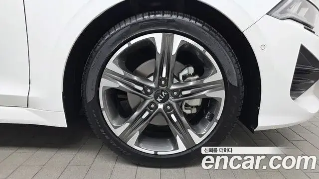 Kia K5 2021 — ფოტო 34/34