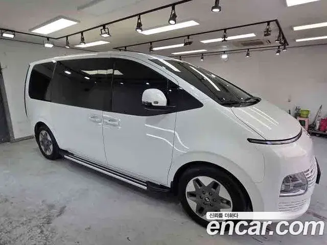 Hyundai Staria 2023 — Фото 1/19