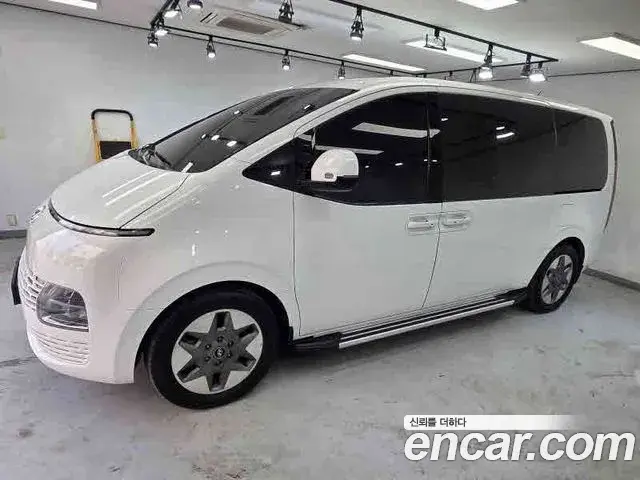 Hyundai Staria 2023 — Фото 2/19
