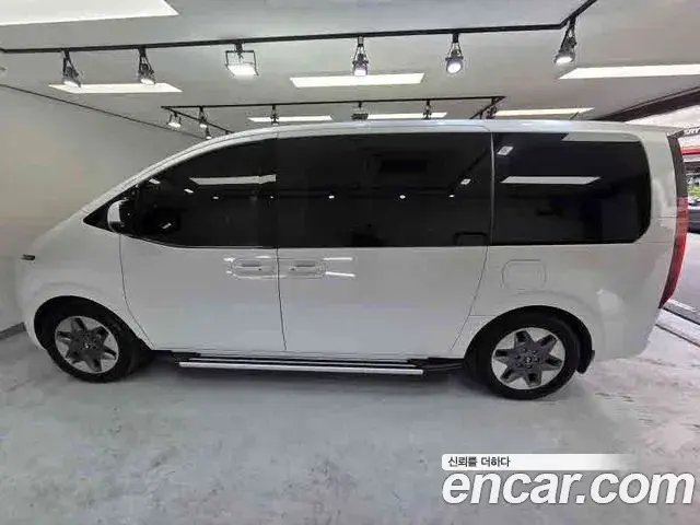 Hyundai Staria 2023 — Фото 3/19