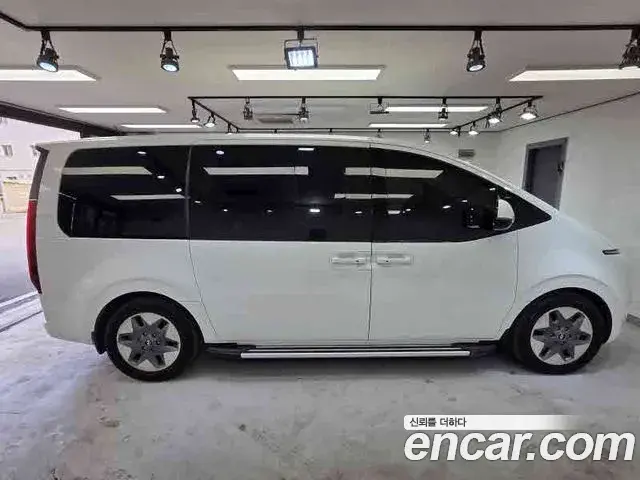 Hyundai Staria 2023 — Фото 4/19