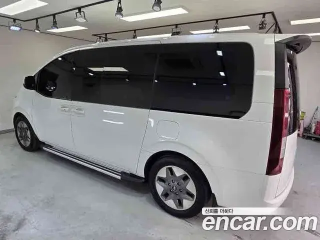 Hyundai Staria 2023 — Фото 5/19