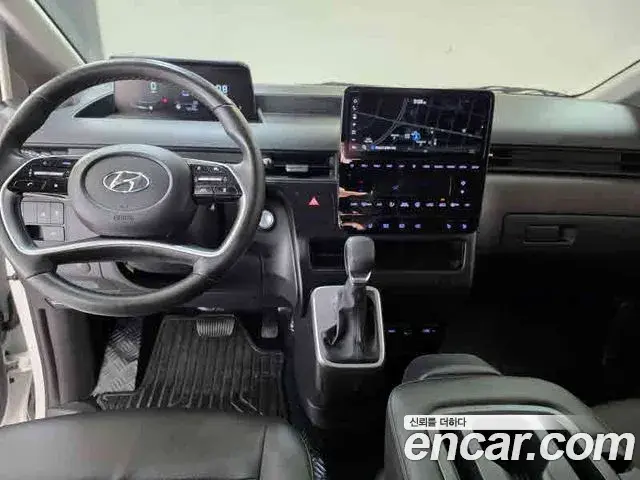 Hyundai Staria 2023 — Фото 17/19