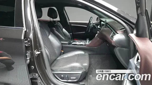 Genesis G70 2018 — Photo 28/30