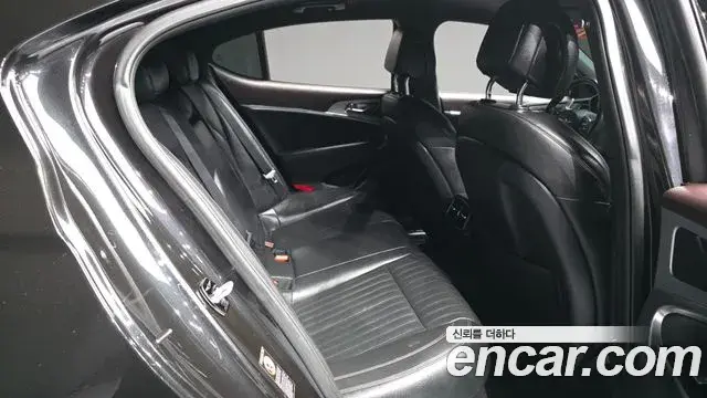 Genesis G70 2018 — Photo 15/30