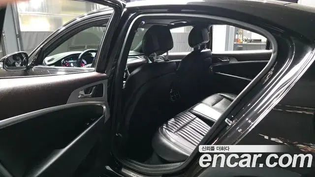 Genesis G70 2018 — Photo 8/30