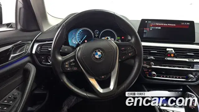 BMW 5 Series 2018 — Фото 13/20