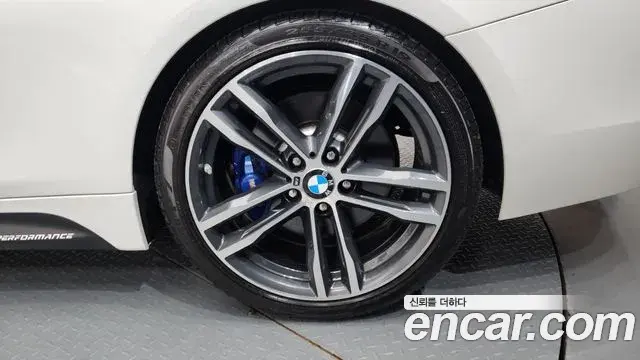BMW 4 Series 2018 — Photo 27/34