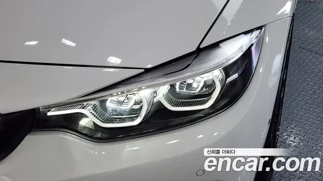 BMW 4 Series 2018 — Photo 23/34