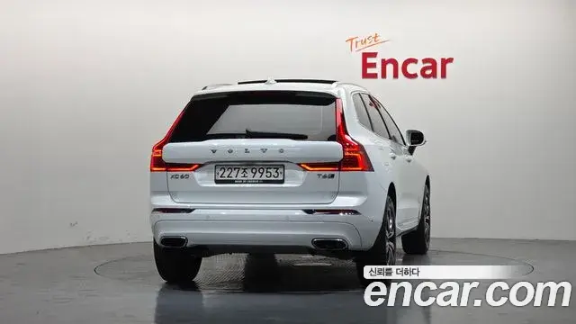 Volvo XC60 2019 — Фото 4/20